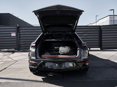 Used 2025 Lamborghini Urus SE image 17