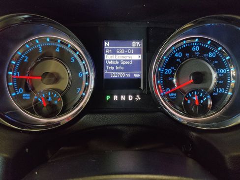 Used 2016 Chrysler Town & Country Touring-L w/ Driver Convenience Group image 23