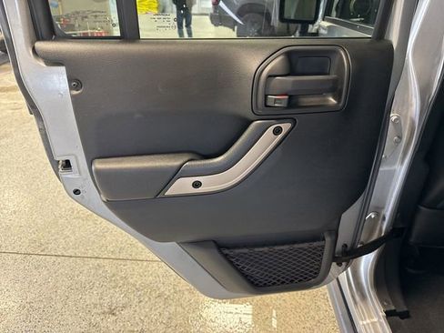 Used 2017 Jeep Wrangler Unlimited Sahara image 25