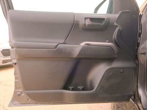 Used 2017 Toyota Tacoma TRD Off-Road image 21