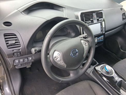 Used 2015 Nissan Leaf SV image 21
