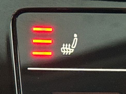 Certified 2025 Volkswagen Jetta SE w/ Sunroof Package image 34