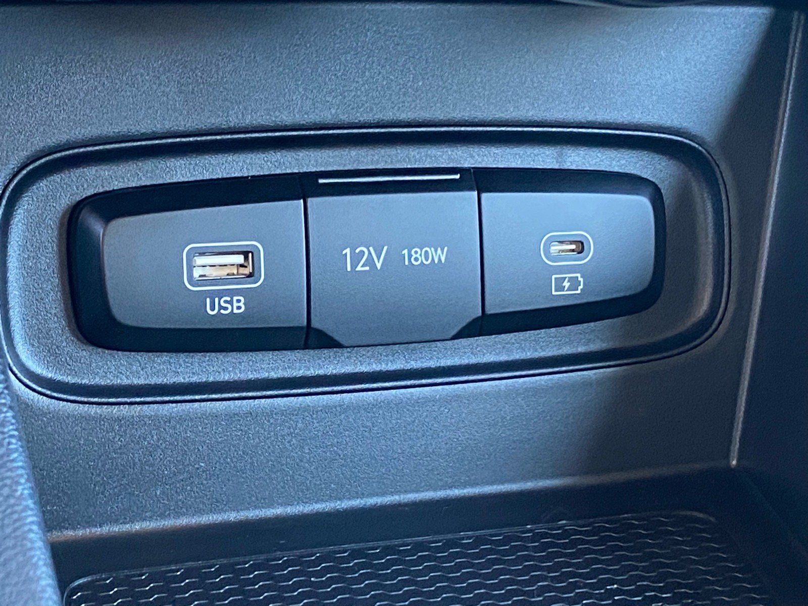 Used 2025 Hyundai Venue SEL FWD image 16