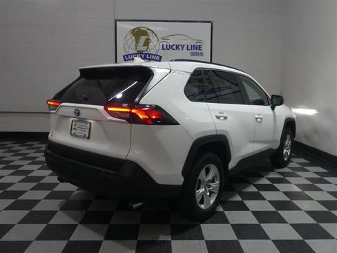 Used 2021 Toyota RAV4 LE image 10