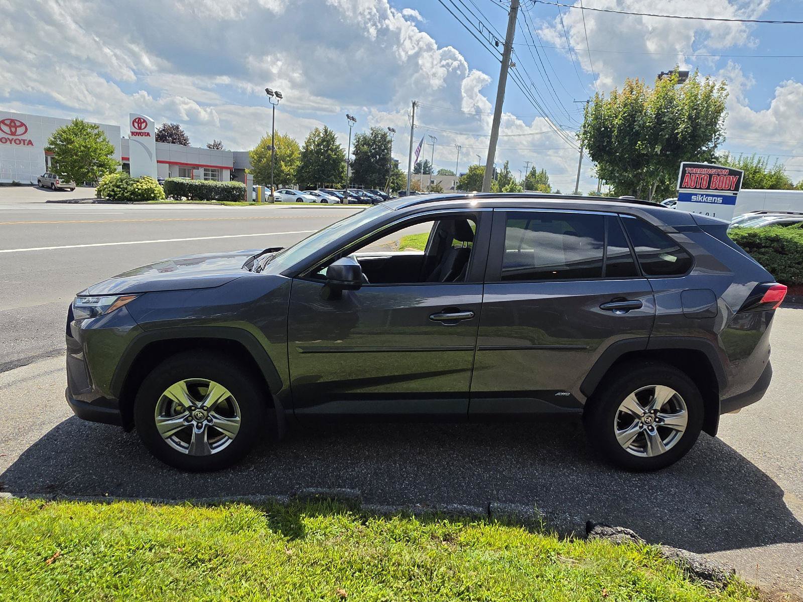 Used 2024 Toyota RAV4 LE AWD/4WD image 6