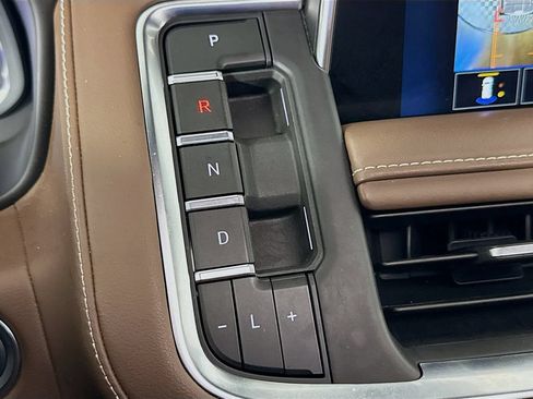 Used 2023 Chevrolet Suburban High Country w/ Premium Package 2 RWD image 16