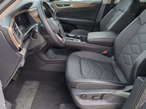 Used 2025 Volkswagen Atlas SE image 11