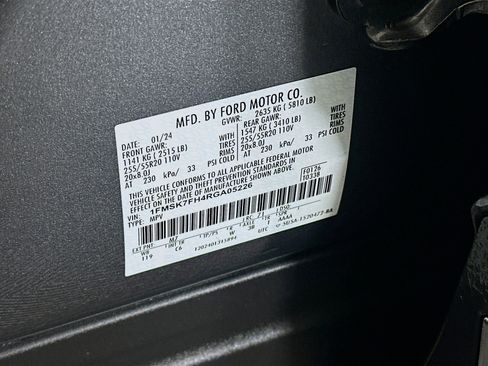 Used 2024 Ford Explorer Limited image 12