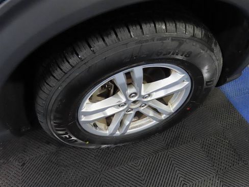 Used 2020 Ford Explorer XLT RWD image 10