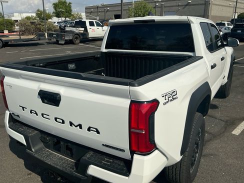 Certified 2025 Toyota Tacoma TRD Off-Road AWD/4WD image 31