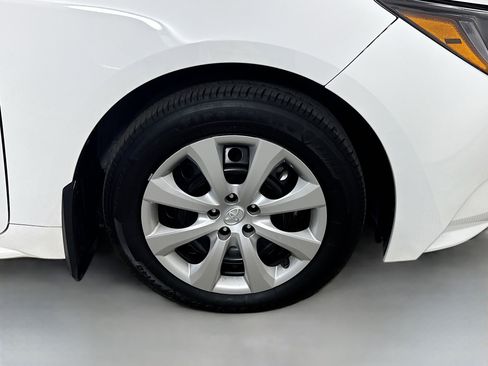 Used 2025 Toyota Corolla LE FWD image 31
