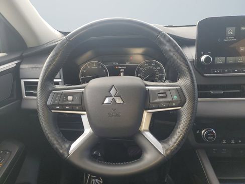 Used 2024 Mitsubishi Outlander SE image 12