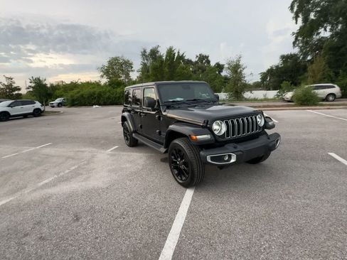 Used 2025 Jeep Wrangler Unlimited Sahara AWD/4WD image 2