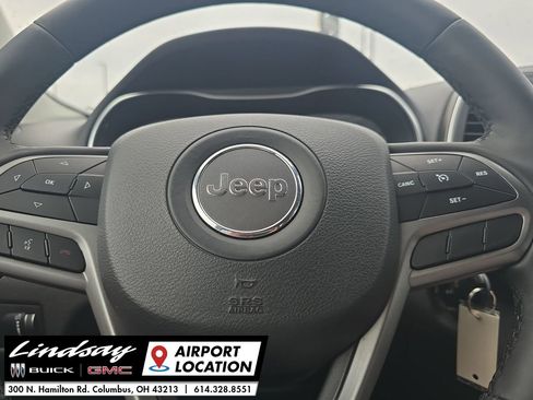Used 2019 Jeep Cherokee Latitude w/ Cold Weather Group image 12