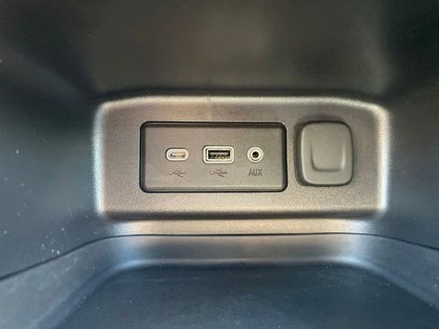 Used 2024 Chevrolet Equinox LT w/ LPO, Floor Liner Package FWD image 25