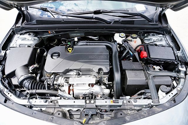 Used 2025 Chevrolet Malibu RS FWD image 16