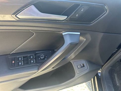 Used 2022 Volkswagen Tiguan SE w/ Panoramic Sunroof Package AWD/4WD image 7
