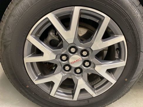 Used 2023 GMC Acadia SLT image 27