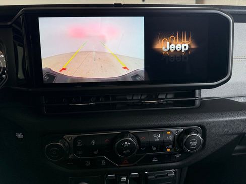 New 2025 Jeep Gladiator Sport AWD/4WD image 20