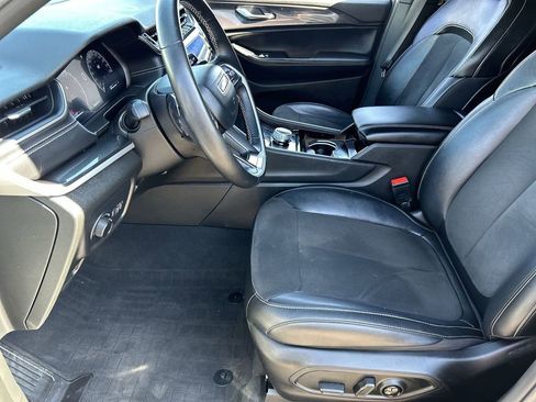 Used 2022 Jeep Grand Cherokee L Laredo AWD/4WD image 16