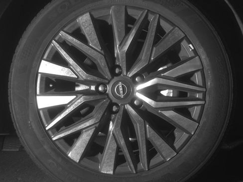 Used 2025 Nissan Altima 2.5 SV FWD image 13