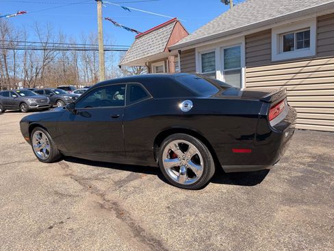 Used 2014 Dodge Challenger SXT w/ Super Sport Group (SS/T) image 4