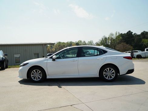 Used 2025 Toyota Camry LE image 18