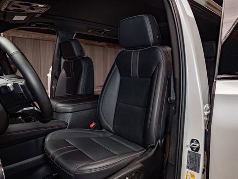 Used 2025 Chevrolet Suburban RST w/ Comfort Package image 19