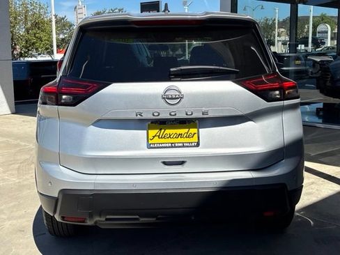 Used 2024 Nissan Rogue S FWD image 4