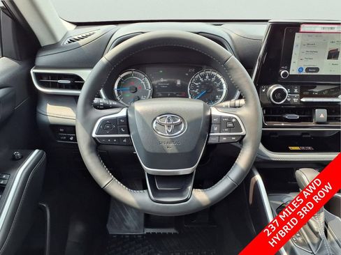 Used 2026 Toyota Highlander XLE AWD/4WD image 11