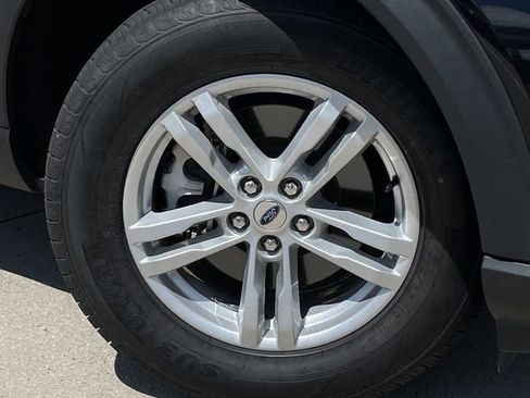 Used 2024 Ford Explorer XLT w/ Equipment Group 202A image 10