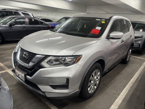 Used 2018 Nissan Rogue S FWD image 2