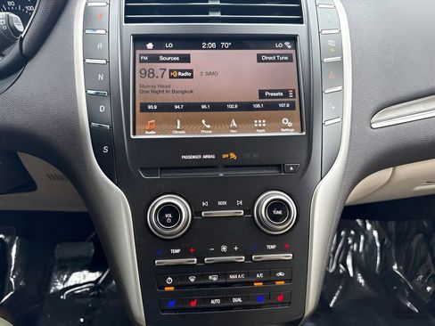 Used 2019 Lincoln MKC Reserve w/ MKC Technology Package FWD image 9