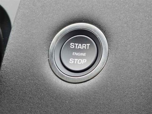Used 2025 Land Rover Discovery Sport S image 12