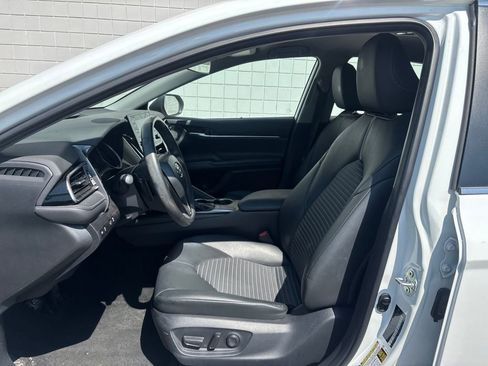 Used 2023 Toyota Camry SE image 4