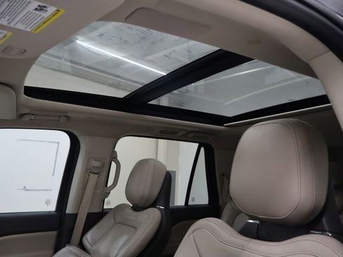 Used 2023 Lincoln Navigator L Reserve image 12