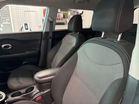 Used 2018 Kia Soul + FWD image 14