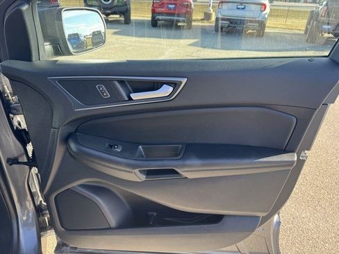 Used 2021 Ford Edge SE image 31