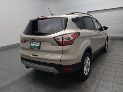 Used 2017 Ford Escape SE w/ Equipment Group 201A FWD image 9
