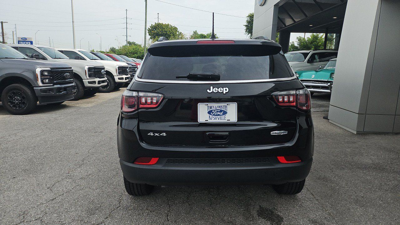 Used 2024 Jeep Compass Latitude AWD/4WD image 4