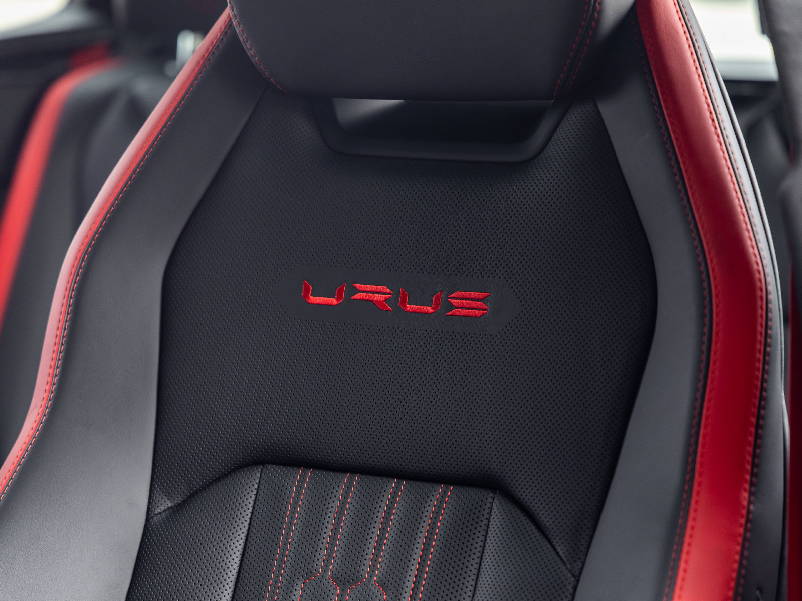 Used 2024 Lamborghini Urus S AWD/4WD image 30