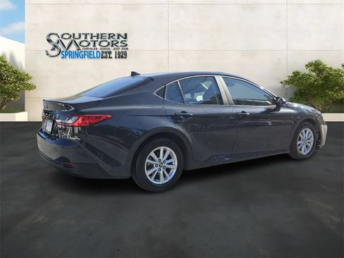 Used 2025 Toyota Camry LE FWD image 5