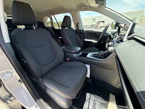 Certified 2025 Toyota RAV4 LE FWD image 25
