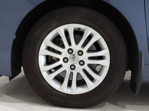 Used 2015 Toyota Sienna XLE Premium FWD image 6