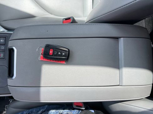 Used 2023 Toyota Highlander XLE FWD image 40