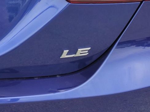 Used 2018 Toyota Camry LE image 12