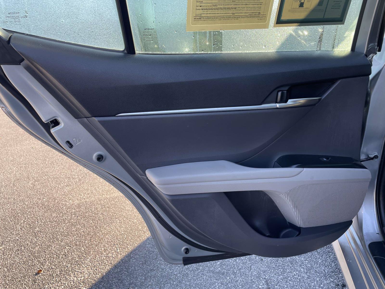 Used 2020 Toyota Camry LE FWD image 2
