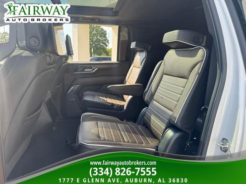 Used 2025 GMC Yukon XL Denali Ultimate w/ LPO, Floor Liner Package AWD/4WD image 11