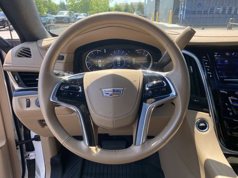 Used 2020 Cadillac Escalade ESV Platinum AWD/4WD image 11