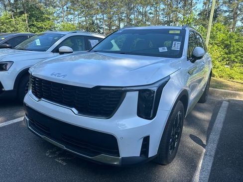 Used 2025 Kia Sorento S image 3